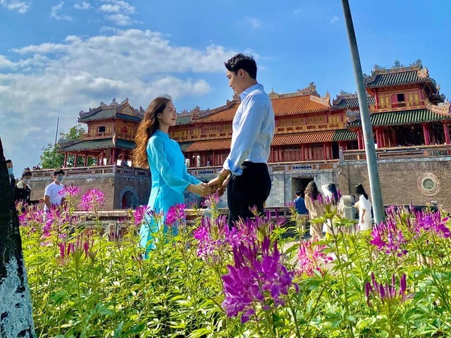 Cô gái Việt dẫn bạn trai Hàn ngắm cảnh đẹp nao lòng ở Huế - 6