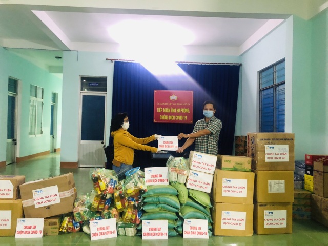 Mang niềm vui đến với những người lao động không có Tết - 3 Mang niềm vui đến với những người lao động không có Tết - 3