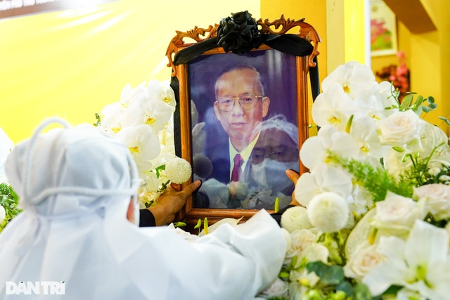 Di quan ông Trương Vĩnh Trọng đến hội trường UBND tỉnh để tổ chức tang lễ - 1 Di quan ông Trương Vĩnh Trọng đến hội trường UBND tỉnh để tổ chức tang lễ - 1