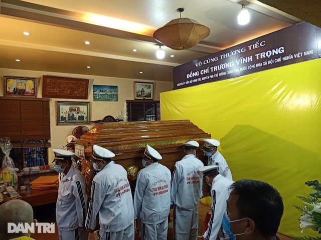 Di quan ông Trương Vĩnh Trọng đến hội trường UBND tỉnh để tổ chức tang lễ - 2 Di quan ông Trương Vĩnh Trọng đến hội trường UBND tỉnh để tổ chức tang lễ - 2