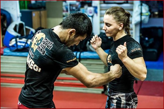 Ông trùm UFC bất ngờ đuổi nữ võ sĩ xinh đẹp - 7 Ông trùm UFC bất ngờ đuổi nữ võ sĩ xinh đẹp - 7