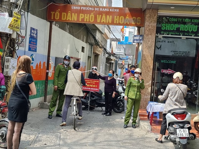 Hải Phòng: Hàng loạt các hoạt động bị tạm đình chỉ - 1 Hải Phòng: Hàng loạt các hoạt động bị tạm đình chỉ - 1