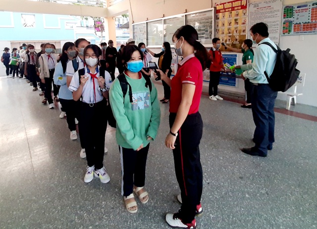 Nhiều tỉnh tăng cường phòng dịch ngày đầu tiên học sinh trở lại trường - 7 Nhiều tỉnh tăng cường phòng dịch ngày đầu tiên học sinh trở lại trường - 7