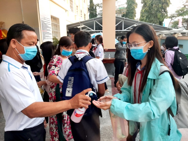 Nhiều tỉnh tăng cường phòng dịch ngày đầu tiên học sinh trở lại trường - 6 Nhiều tỉnh tăng cường phòng dịch ngày đầu tiên học sinh trở lại trường - 6