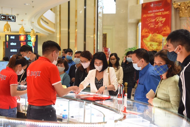 Hơn 300 ngàn sản phẩm của DOJI đã đến tay khách hàng dịp Thần Tài 2021 - 3 Hơn 300 ngàn sản phẩm của DOJI đã đến tay khách hàng dịp Thần Tài 2021 - 3