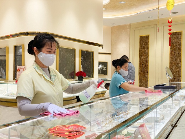 Hơn 300 ngàn sản phẩm của DOJI đã đến tay khách hàng dịp Thần Tài 2021 - 6 Hơn 300 ngàn sản phẩm của DOJI đã đến tay khách hàng dịp Thần Tài 2021 - 6