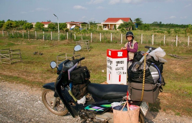 The U70 rider couple stunned when traveling through Vietnam by motorbike - 3