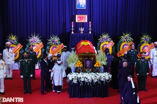 Nguyên Phó Thủ tướng Trương Vĩnh Trọng về nơi an nghỉ cuối cùng - 4 Nguyên Phó Thủ tướng Trương Vĩnh Trọng về nơi an nghỉ cuối cùng - 4