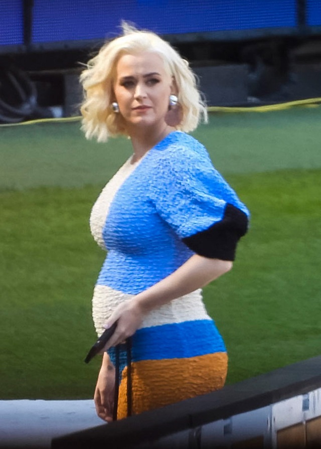Katy Perry lộ dáng đẫy đà sau khi sinh con - 8