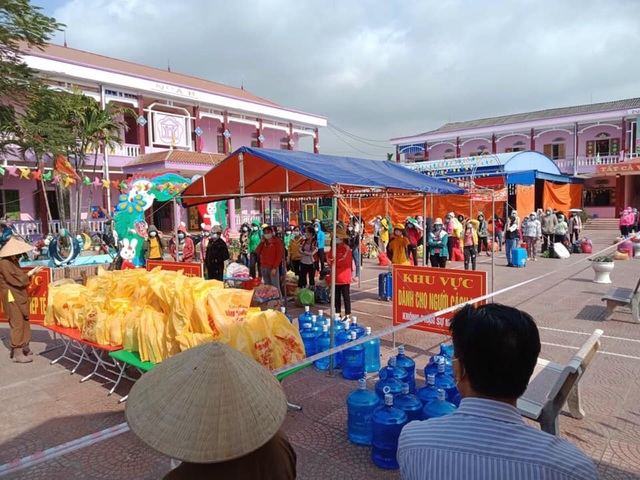 Nữ công nhân Công ty POYUN âm tính lần 1 với SARS-CoV-2 - 2 Nữ công nhân Công ty POYUN âm tính lần 1 với SARS-CoV-2 - 2