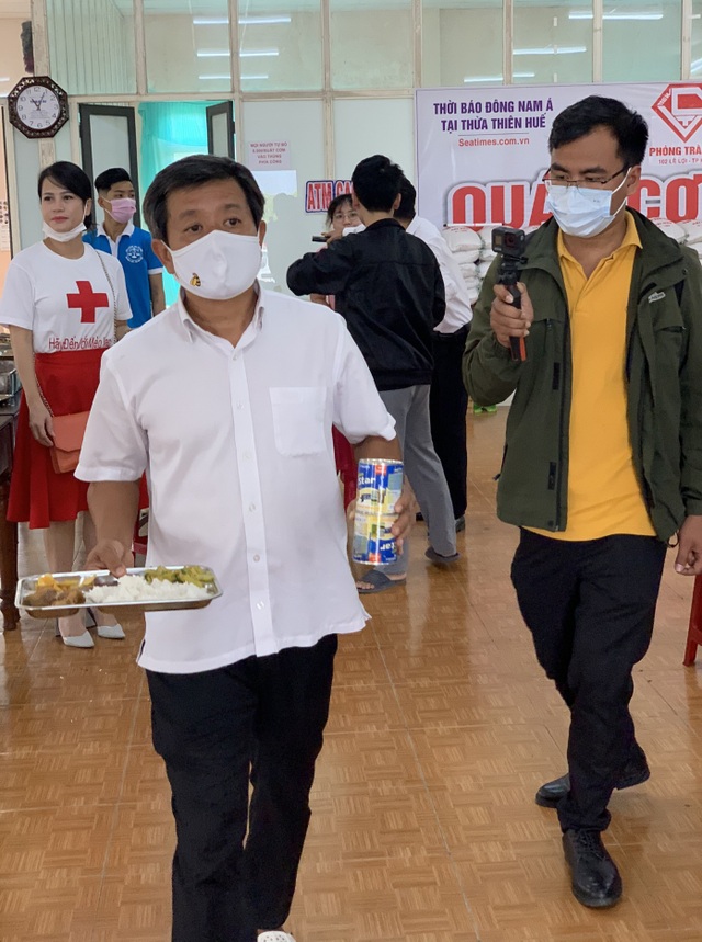 Ông Đoàn Ngọc Hải nhận lương khủng 60 triệu đồng khi phục vụ quán cơm - 1 Ông Đoàn Ngọc Hải nhận lương khủng 60 triệu đồng khi phục vụ quán cơm - 1