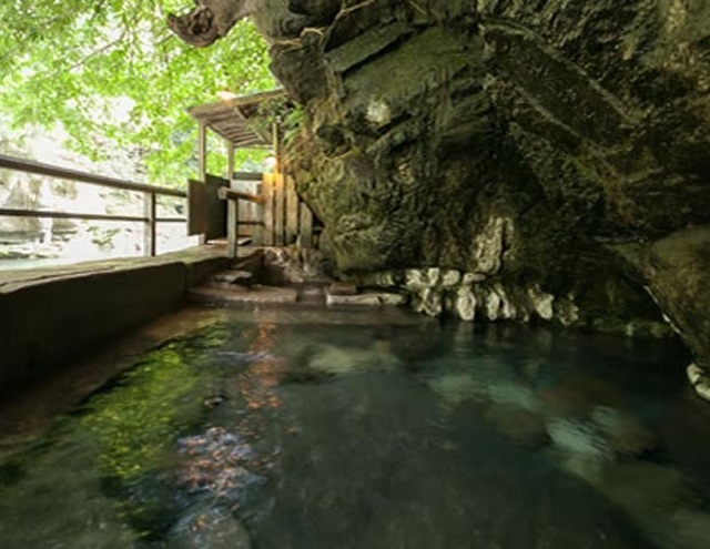 Tắm onsen ở nơi có suối nước nóng của những bức tường - 2