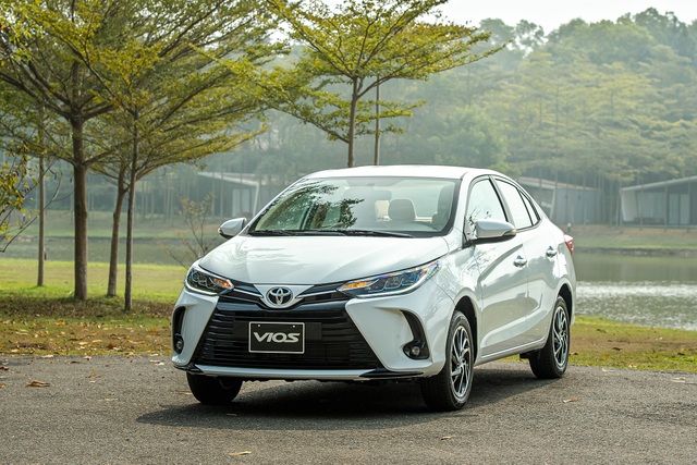 Đèn pha vios 2020 bản E chính hãng phụ tùng Toyota Hữu Hạnh giá tốt