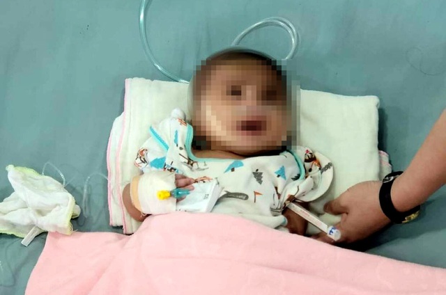 Vụ bé 3 tháng tuổi bị bỏ lại bệnh viện: Mẹ ruột đã đến nhận con - 1 Vụ bé 3 tháng tuổi bị bỏ lại bệnh viện: Mẹ ruột đã đến nhận con - 1