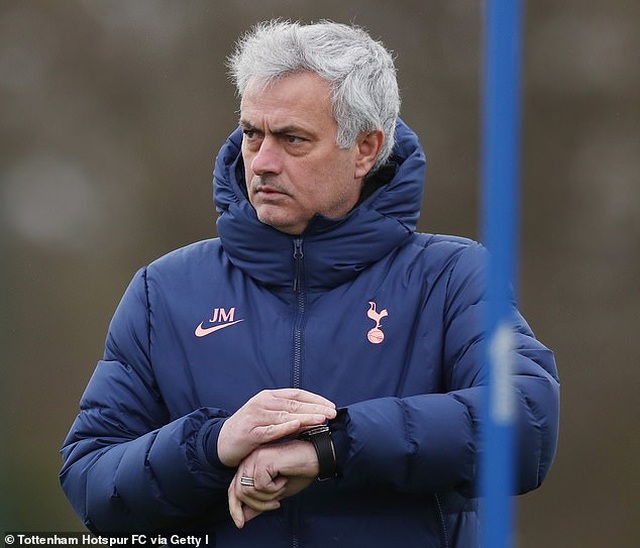 Dàn sao Tottenham bất phục, HLV Mourinho sẽ bị phản? - 2