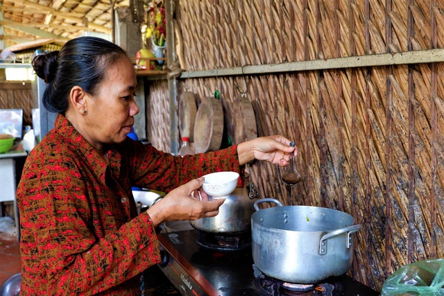 Chuyện về người phụ nữ gìn giữ nghề làm nước mắm ở Cần Thơ - 1 Chuyện về người phụ nữ gìn giữ nghề làm nước mắm ở Cần Thơ - 1