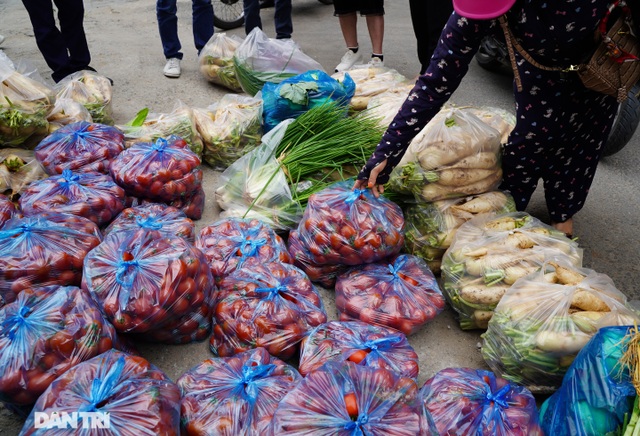 Người dân thủ đô giải cứu rau củ cho nông dân Hà Nội: Dân nào cũng thương - 3
