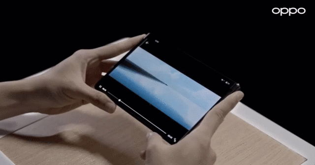 Oppo khoe smartphone màn hình cuộn và công nghệ sạc pin qua không khí - 1
