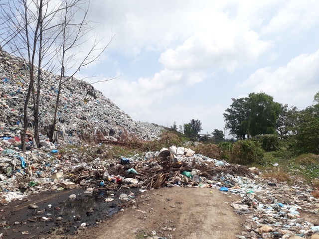 Bạc Liêu: Bãi rác quá tải cao như núi, dân than vì ô nhiễm nghiêm trọng - 4
