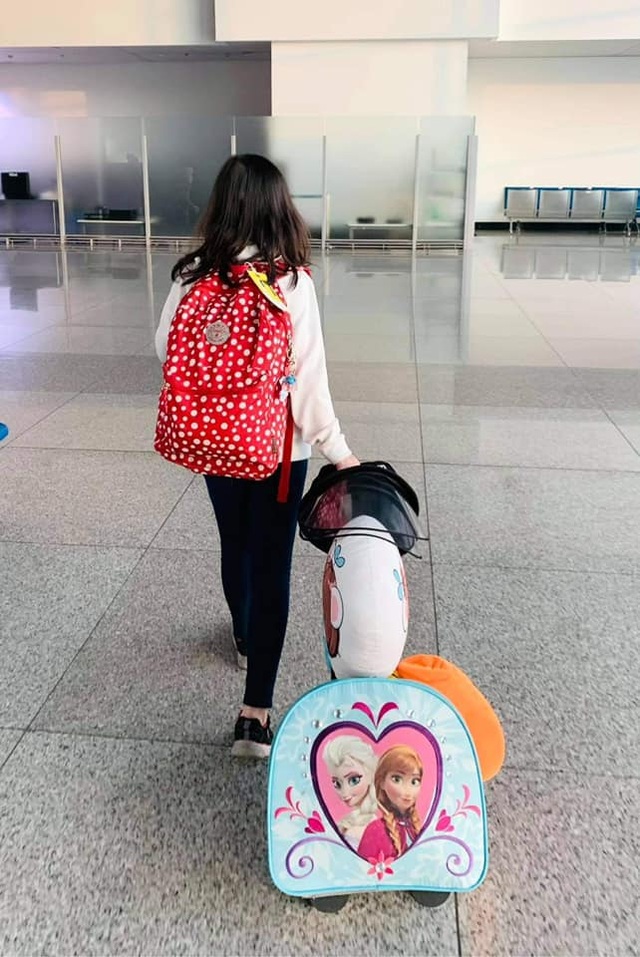 Thúy Nga xúc động được gặp con gái sau gần 1 năm xa cách vì Covid- 19 - 2 Thúy Nga xúc động được gặp con gái sau gần 1 năm xa cách vì Covid- 19 - 2