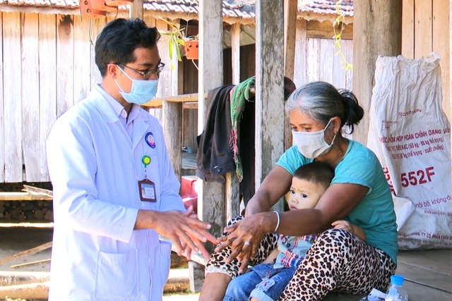 Phú Yên: Bác sĩ Kosr Y Phân - chỗ dựa của người bệnh đồng bào vùng cao - 2 Phú Yên: Bác sĩ Kosr Y Phân - chỗ dựa của người bệnh đồng bào vùng cao - 2