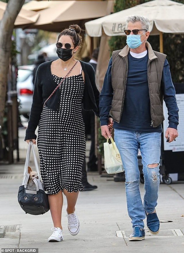 Katharine McPhee sinh con cho chồng hơn 35 tuổi - 2 Katharine McPhee sinh con cho chồng hơn 35 tuổi - 2