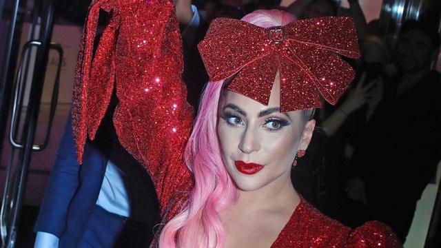 Lady Gaga tái xuất thanh lịch và khoe màu tóc mới - 7