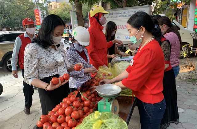 Người dân Thanh Hóa chung tay giải cứu nông sản Hải Dương - 3 Người dân Thanh Hóa chung tay giải cứu nông sản Hải Dương - 3