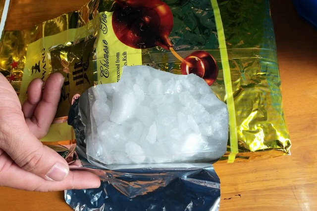 Tóm gọn đối tượng ôm 3kg ma túy đá, 800 viên ma túy tổng hợp qua biên giới - 2 Tóm gọn đối tượng ôm 3kg ma túy đá, 800 viên ma túy tổng hợp qua biên giới - 2