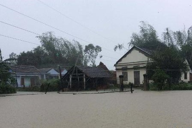 Quảng Ngãi: Nhà ở của hàng nghìn hộ nghèo bị bão, lũ đe dọa - 1