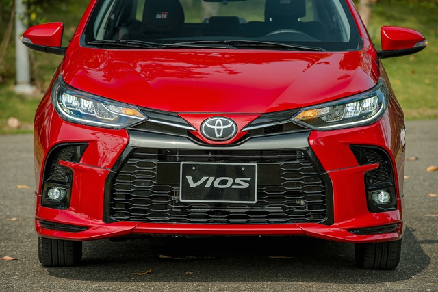 So sánh Honda City RS và Toyota Vios GR-S: Đồng hương tương tàn - 4