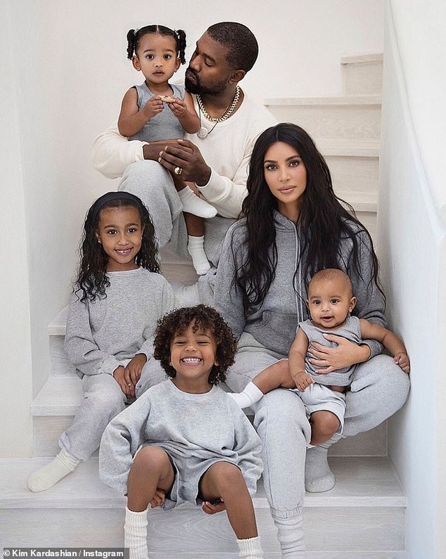 Kim Kardashian không cấm chồng gặp con - 2