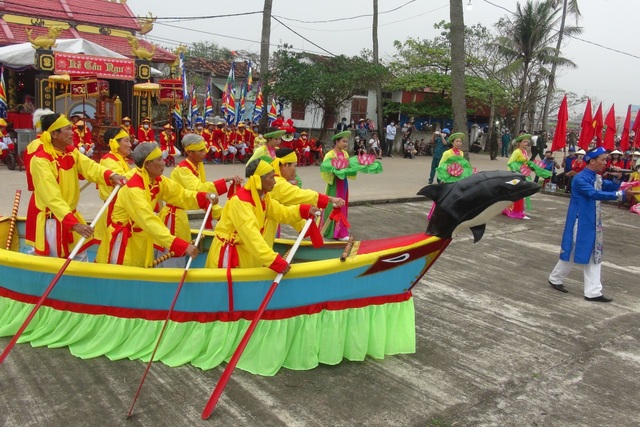 Độc đáo Lễ hội Cầu ngư đầu năm mới của ngư dân làng biển - 4 Độc đáo Lễ hội Cầu ngư đầu năm mới của ngư dân làng biển - 4