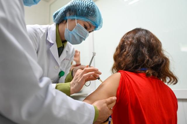 Hà Nội: Cô giáo trẻ vận động 50 người tham gia thử nghiệm vắc xin Coivd-19 - 3