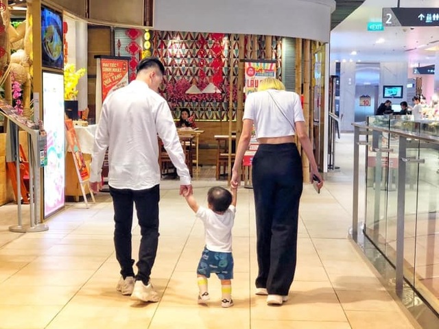 Quý ròm Ngọc Trai khoe gia đình sắp có thêm đứa con thứ hai - 2 Quý ròm Ngọc Trai khoe gia đình sắp có thêm đứa con thứ hai - 2