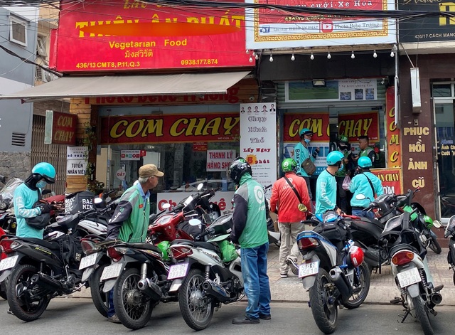 Rằm tháng Giêng: Quán chay hốt bạc, shipper chạy… sấp mặt - 3 Rằm tháng Giêng: Quán chay hốt bạc, shipper chạy… sấp mặt - 3