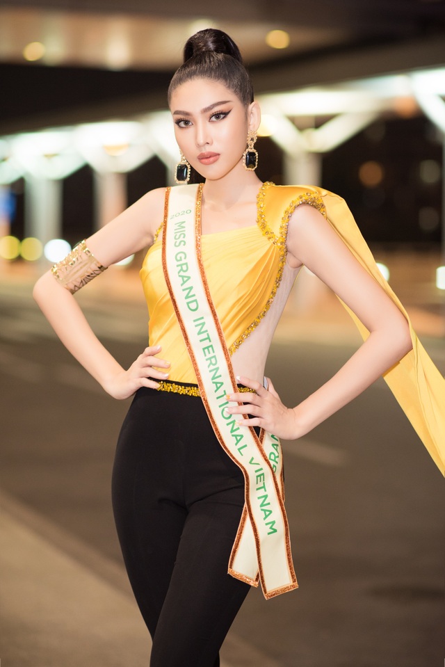Phải cách ly, Ngọc Thảo mang 150kg hành lý sang Thái Lan dự thi - 2 Phải cách ly, Ngọc Thảo mang 150kg hành lý sang Thái Lan dự thi - 2