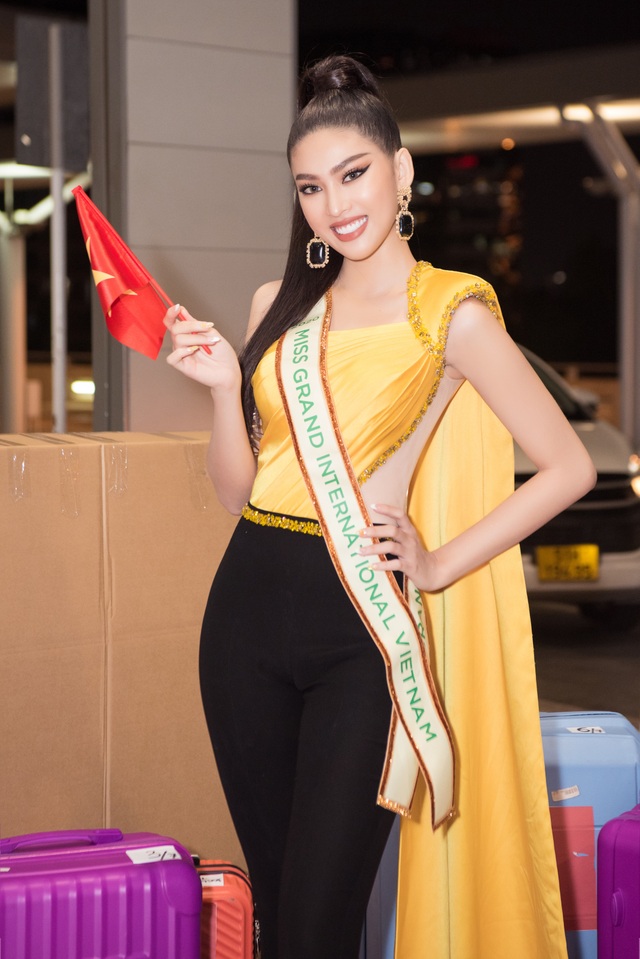 Phải cách ly, Ngọc Thảo mang 150kg hành lý sang Thái Lan dự thi - 1 Phải cách ly, Ngọc Thảo mang 150kg hành lý sang Thái Lan dự thi - 1