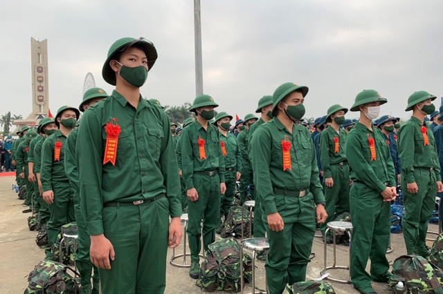 Hôm nay hàng nghìn thanh niên hăng hái lên đường nhập ngũ - 2 Hôm nay hàng nghìn thanh niên hăng hái lên đường nhập ngũ - 2