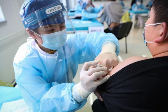 Người dân ngại vắc xin nội địa, Trung Quốc gặp khó trong chống Covid-19 - 1