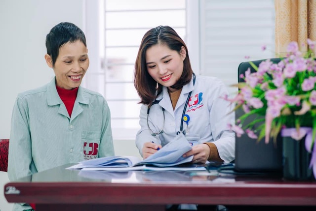 Những chiến sỹ áo blouse trắng mang nụ cười cho bệnh nhân ung thư - 9 Những chiến sỹ áo blouse trắng mang nụ cười cho bệnh nhân ung thư - 9