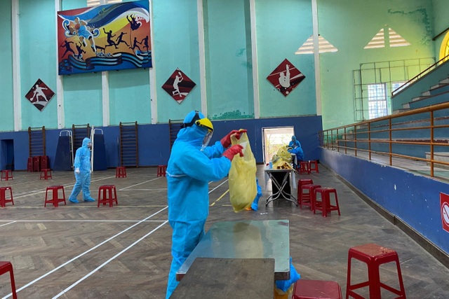 Xét nghiệm Covid-19 nghiêm ngặt số lượng lớn sinh viên về Huế học tập - 11 Xét nghiệm Covid-19 nghiêm ngặt số lượng lớn sinh viên về Huế học tập - 11