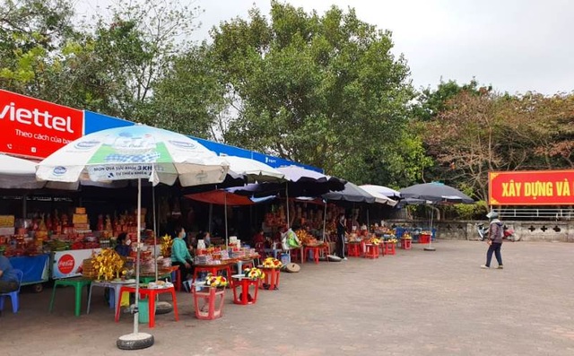 Nam Định: Người làm nghề bán hàng thời vụ ở đền Trần thất thu đầu năm - 5 Nam Định: Người làm nghề bán hàng thời vụ ở đền Trần thất thu đầu năm - 5