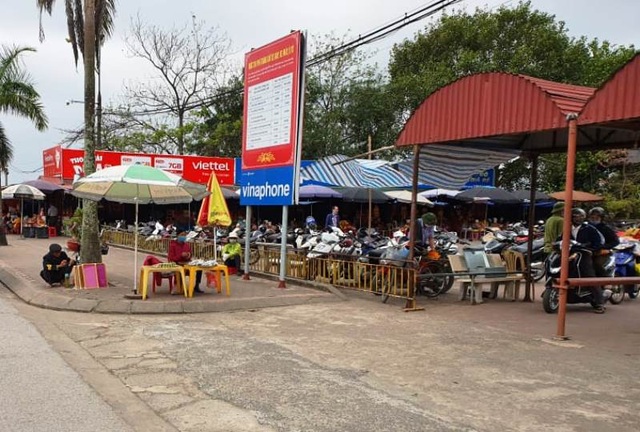 Nam Định: Người làm nghề bán hàng thời vụ ở đền Trần thất thu đầu năm - 3 Nam Định: Người làm nghề bán hàng thời vụ ở đền Trần thất thu đầu năm - 3