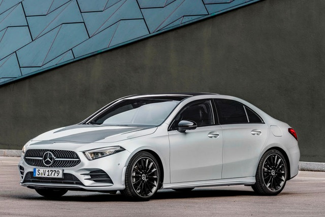 Mercedes A-Class xuất hiện trên đường thử với lưới tản nhiệt khác lạ - 2 Mercedes A-Class xuất hiện trên đường thử với lưới tản nhiệt khác lạ - 2