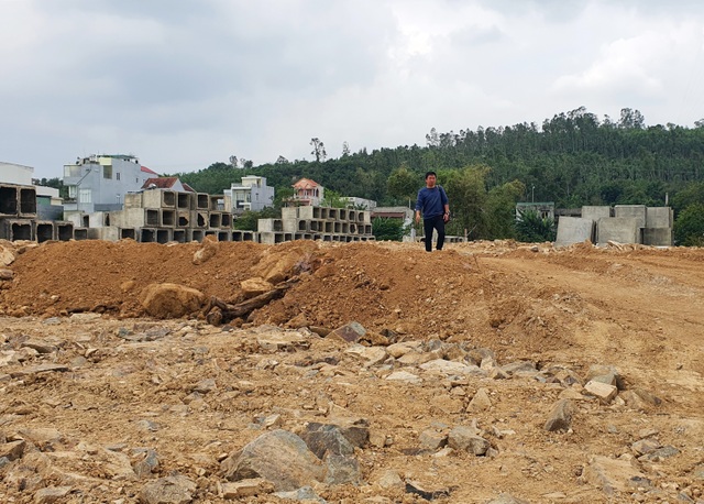 Phú Yên: Buông lỏng quản lý để doanh nghiệp tận thu khoáng sản trái phép - 2 Phú Yên: Buông lỏng quản lý để doanh nghiệp tận thu khoáng sản trái phép - 2