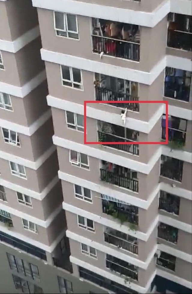 Người hùng chia sẻ khoảnh khắc đỡ cháu bé rơi từ chung cư xuống - 2 Người hùng chia sẻ khoảnh khắc đỡ cháu bé rơi từ chung cư xuống - 2