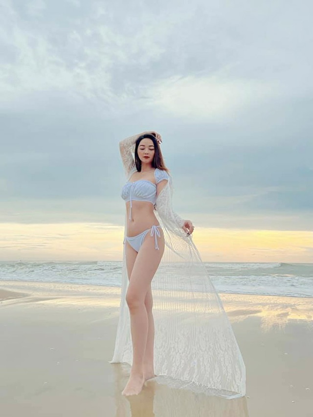 Loạt ảnh bikini nóng bỏng của cô gái mặc áo dài đẹp như Mai Phương Thúy - 12 Loạt ảnh bikini nóng bỏng của cô gái mặc áo dài đẹp như Mai Phương Thúy - 12