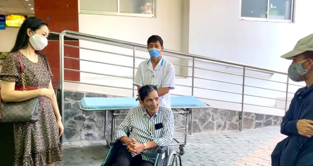 Nghệ sĩ Thương Tín xuất viện về nhà trọ - 3 Nghệ sĩ Thương Tín xuất viện về nhà trọ - 3