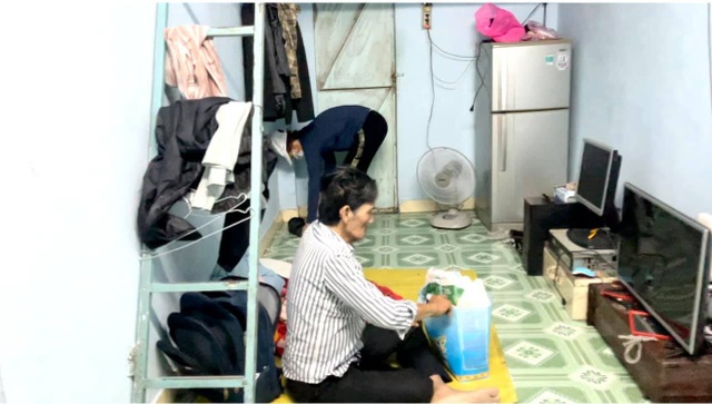 Nghệ sĩ Thương Tín xuất viện về nhà trọ - 4 Nghệ sĩ Thương Tín xuất viện về nhà trọ - 4